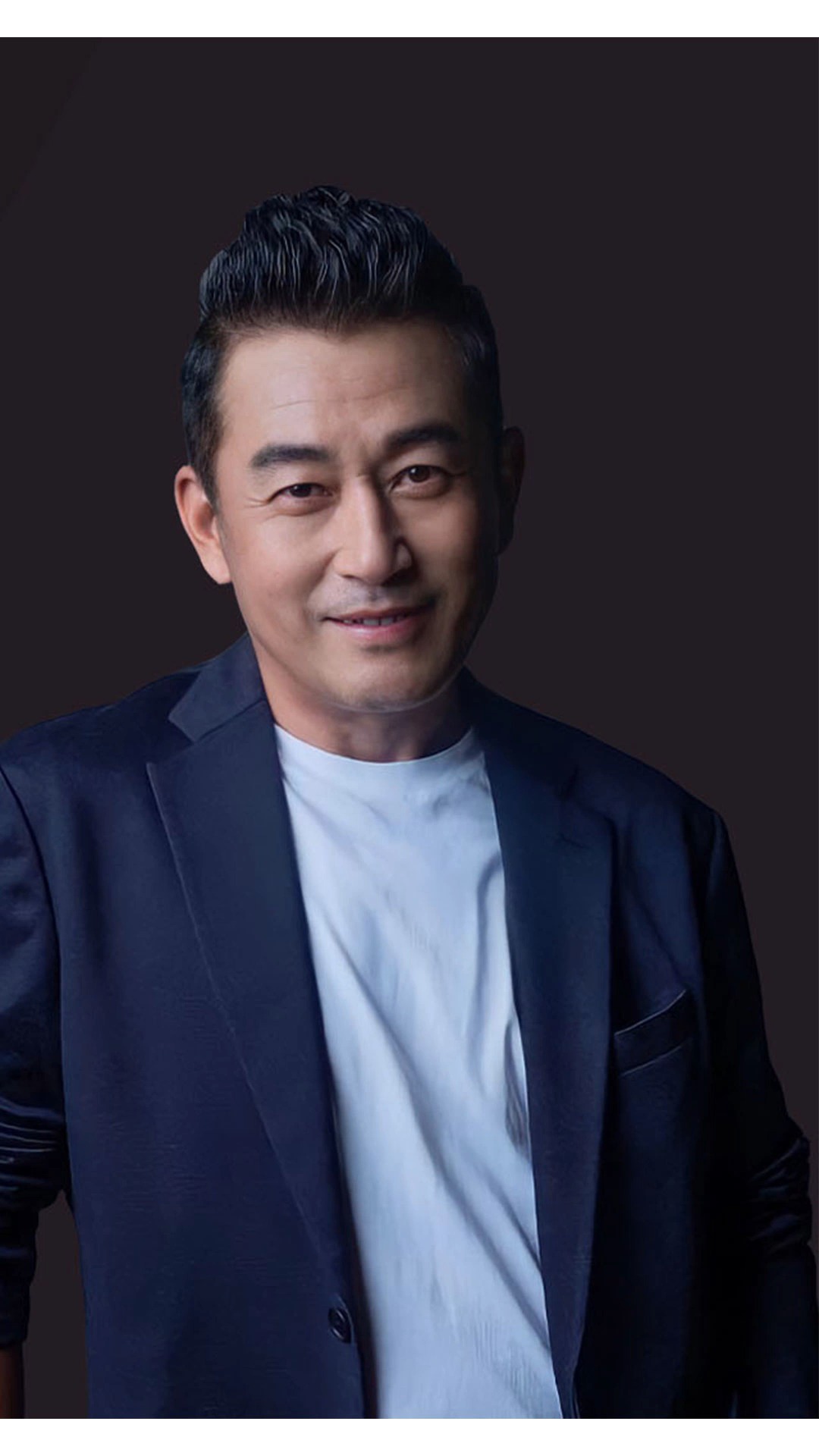 实力演员王志飞,和小15岁妻子相识3天闪婚