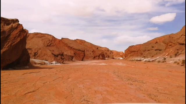 大柴旦"红崖".假如你到了大柴旦别忘了去这红红的峡谷中走一圈.