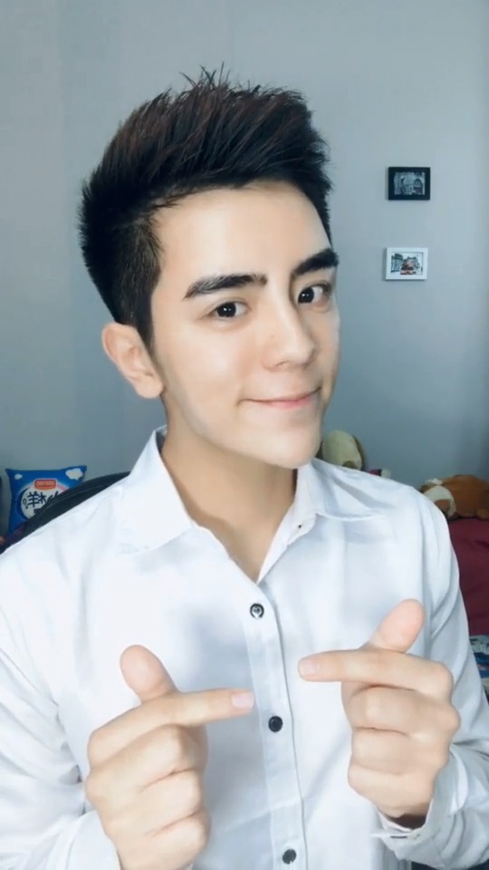 日常生活照#爱旅游成功职场男士精英男图照片视频大叔青年精选真实