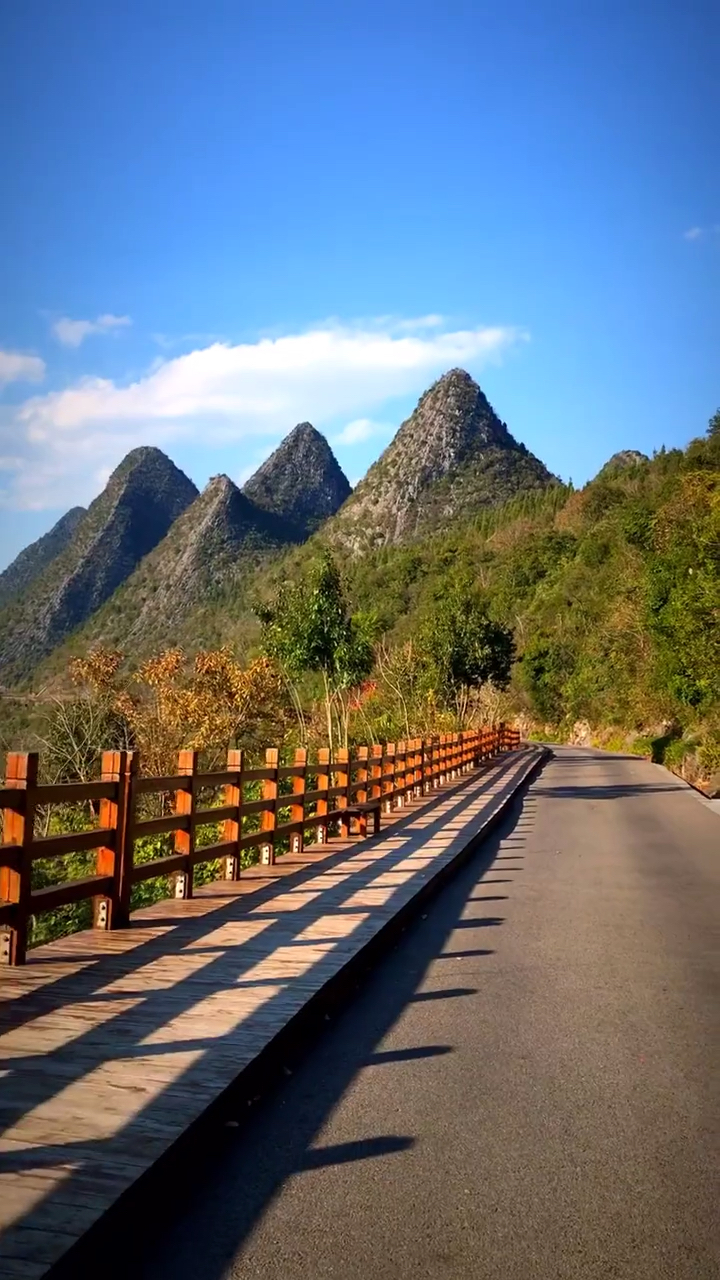 带上全民去旅行#万峰林的六六大顺山,希望看到的朋友都能一帆风顺