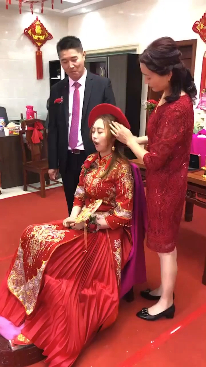 女儿要出嫁了,爸爸妈妈有一万个舍不得