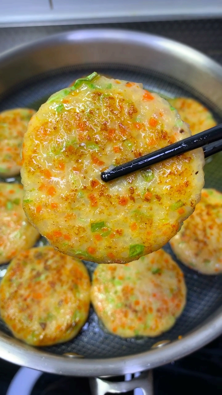 自制美食#蔬菜鲜虾饼,大人孩子都,吃一次,永远忘不了,快动手试试吧