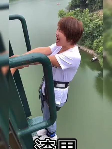 0次播放 . 2020-12-09 0举报 蹦极小贾来