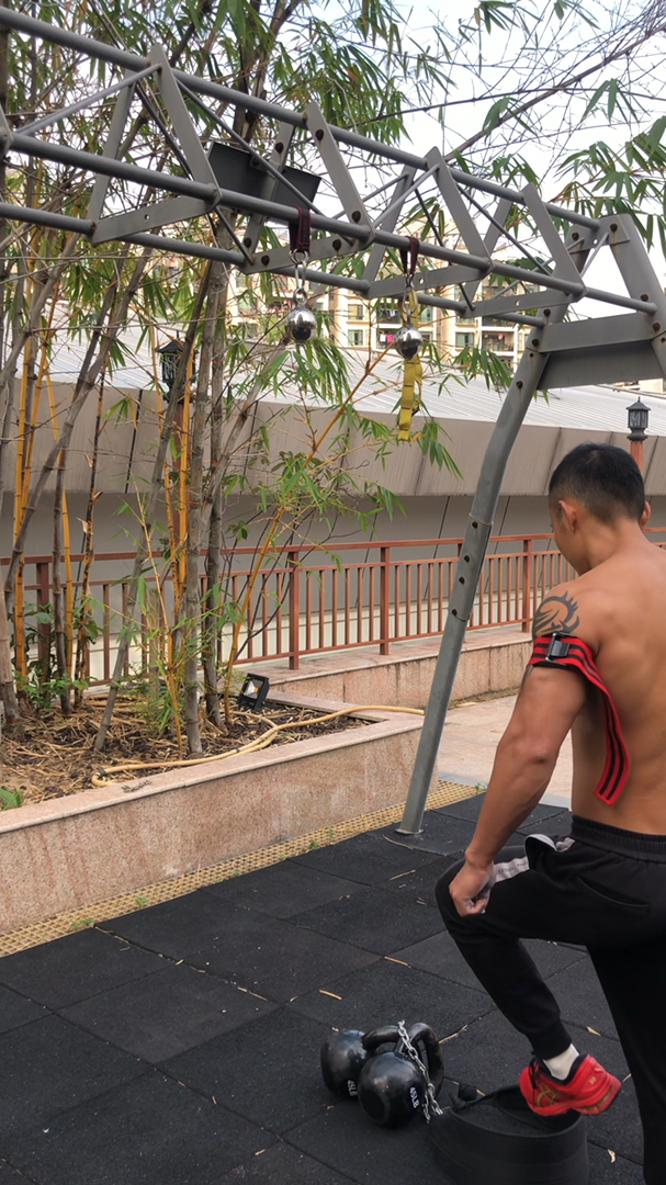 这个抓握力与上肢拉力吊打徒手健身阿斌有何难度!