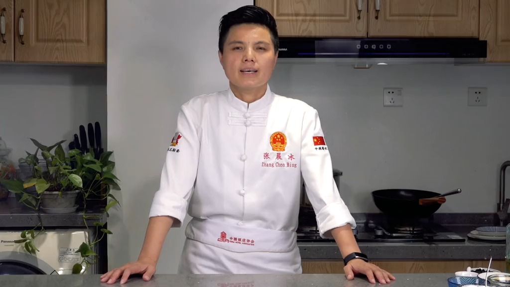 轻知计划#饭店女厨师教做家常小酥肉,蒸锅时间是关键,3分钟讲解全部