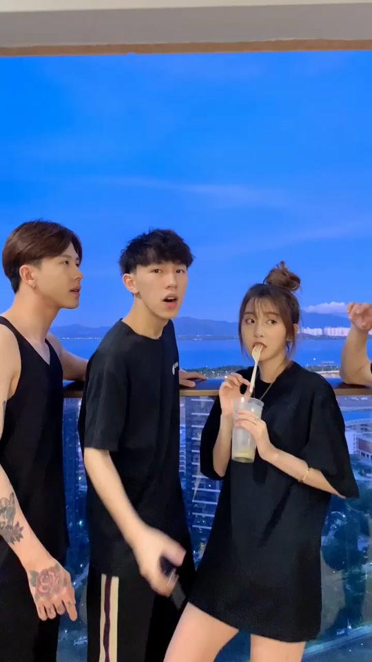 小p哥哥- @腹黑的老吴 @暗黑大米.m @卓仕琳-度小视