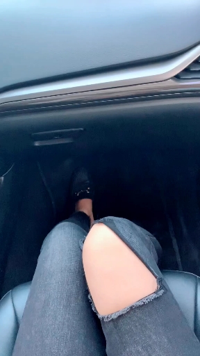 赵孟楷书#他老婆坐在后面,美女在副驾驶慌慌……这三人什么关系?