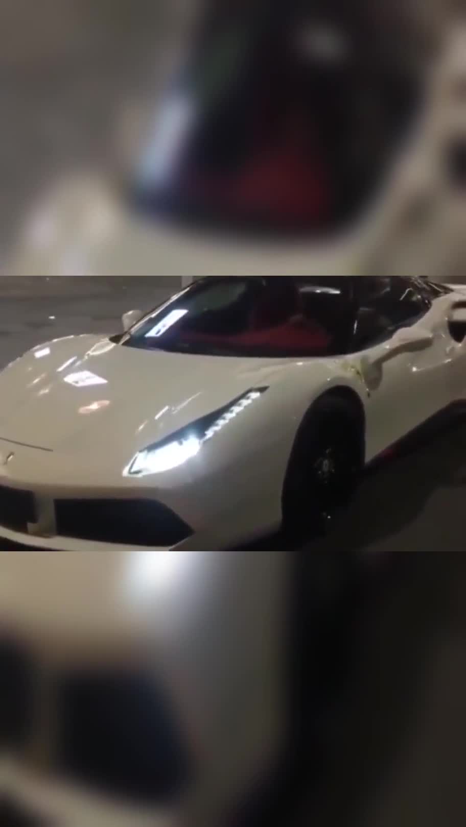 富二代深夜开法拉利高调"炸街",网友:路边的靓妹儿羡慕了!