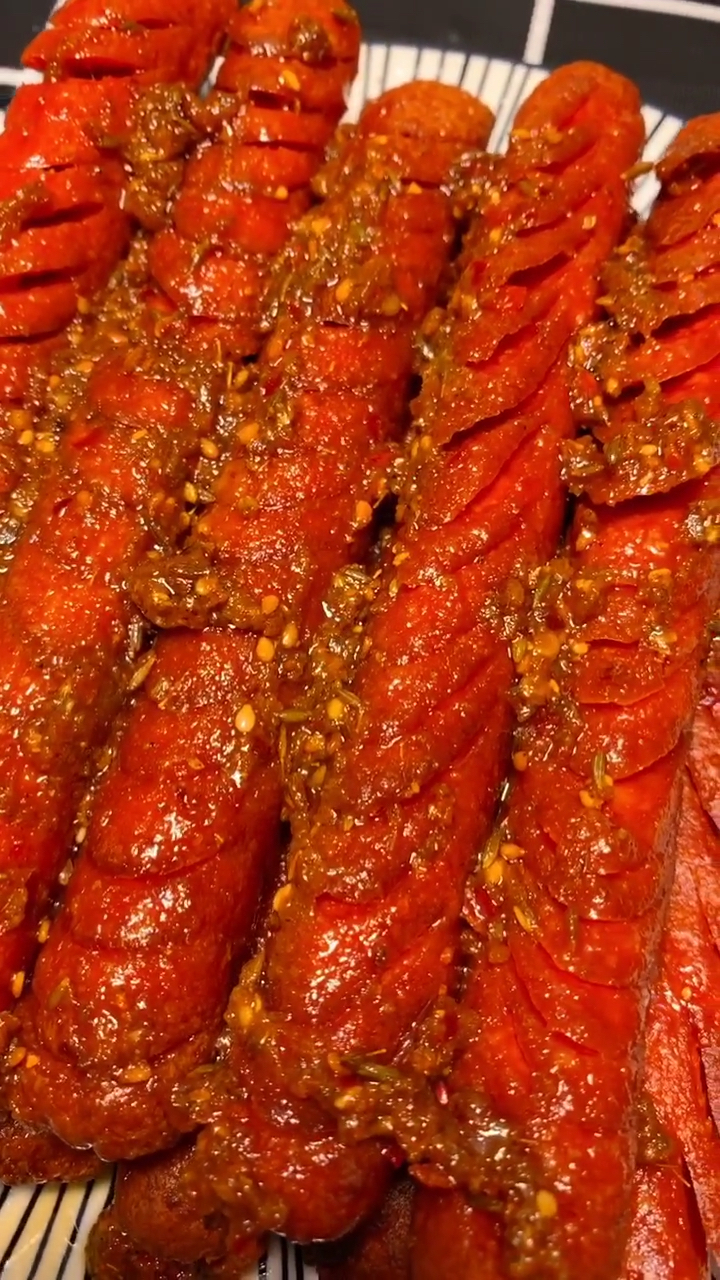家乡特色美食#香辣火腿肠