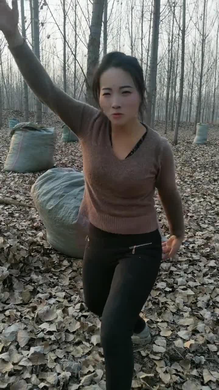 农村留守妇女,幽默风趣的个性,大家喜欢吗