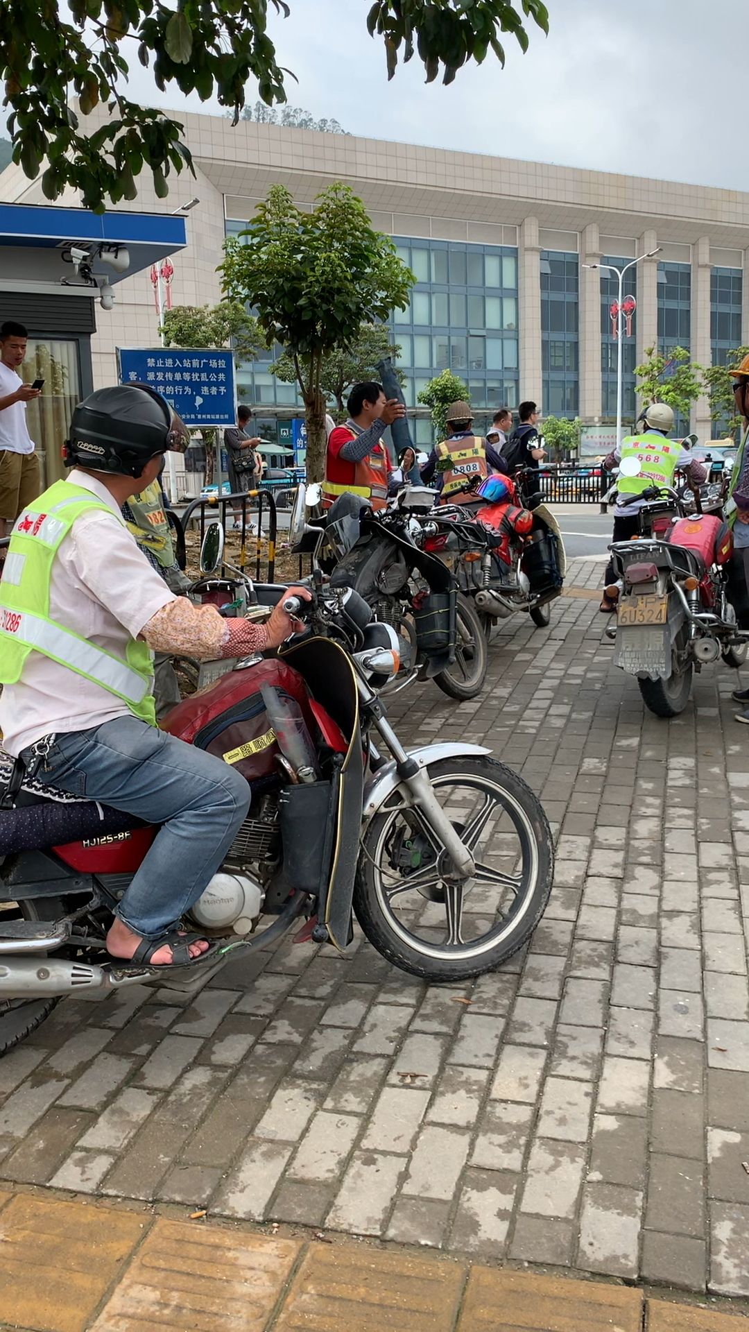 惠南南站摩托拉客还可以