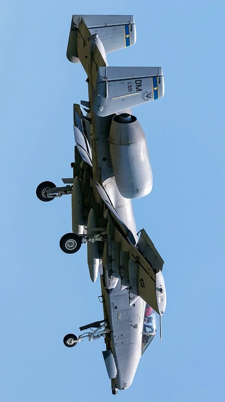 未来大街|航空馆:a10疣猪攻击机