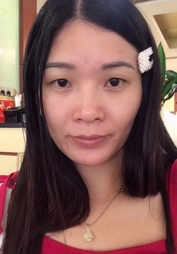 丑大妈来酒店吃饭被服务员嫌弃太丑画个妆我也是18岁小姐姐