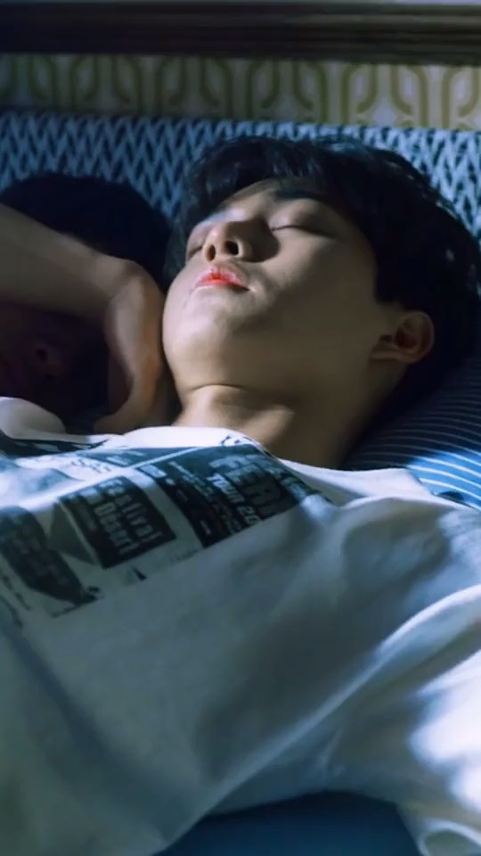 喜欢的话请响铃#羡慕帅哥睡觉还有"人形抱枕"