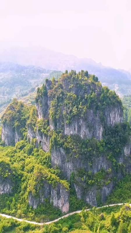 贵州发现一座大山型如大乌龟龟背上还有一座房子