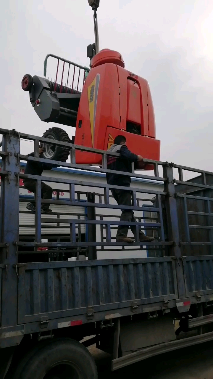 华德2.2捡拾打捆机发货新疆