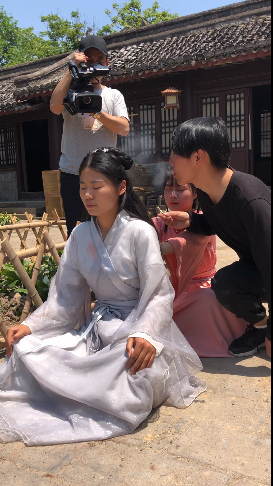 影视剧里运功疗伤