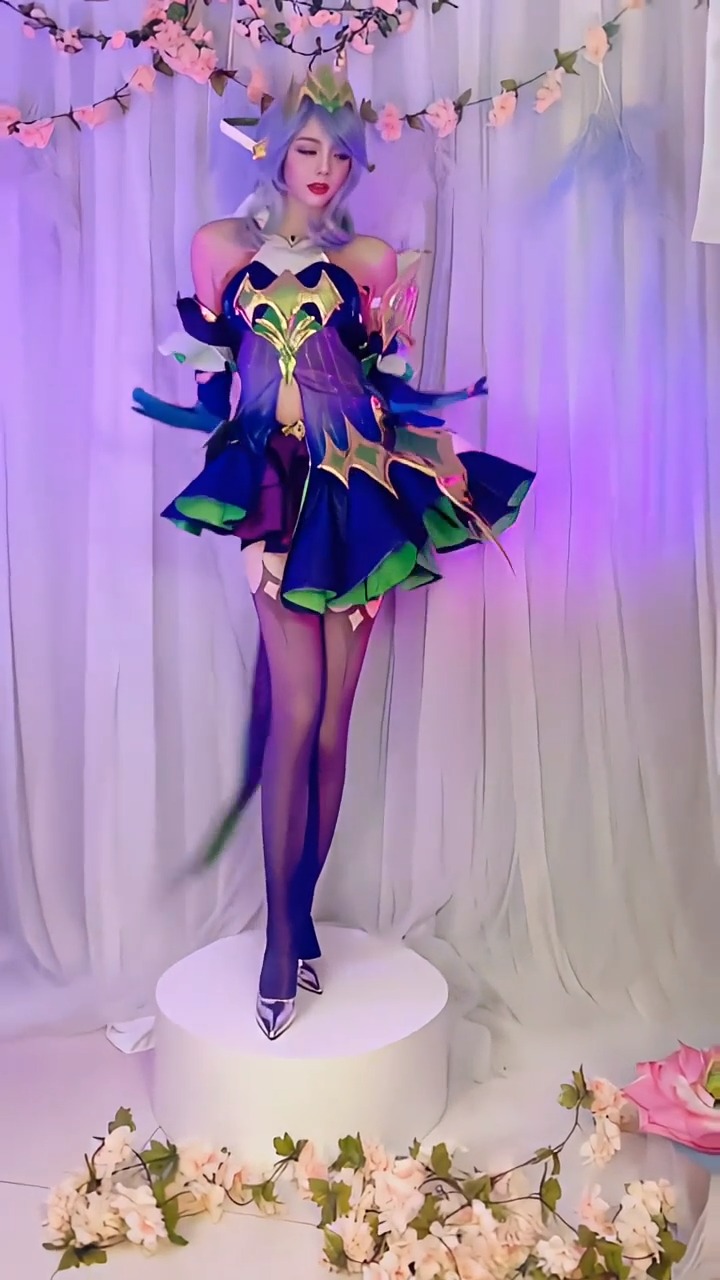 冬日暴击虞姬启明星使cosplαy-度小视