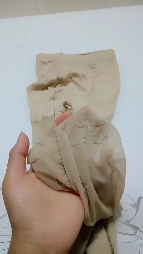 丝袜破了不要扔这样剪一下太方便了