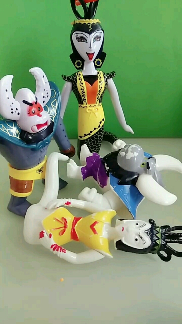 蛇精生了一对龙凤胎!