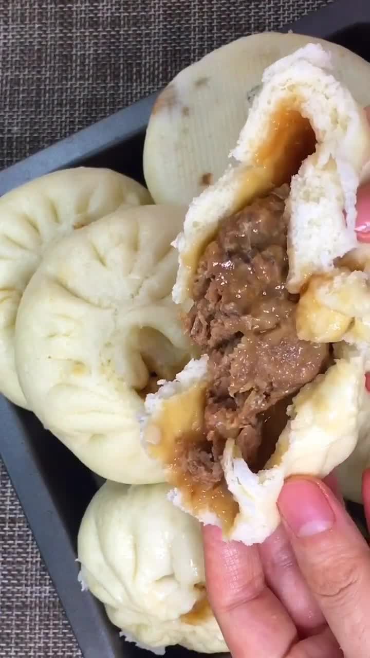 大肉包子一口气可以吃3个的那种