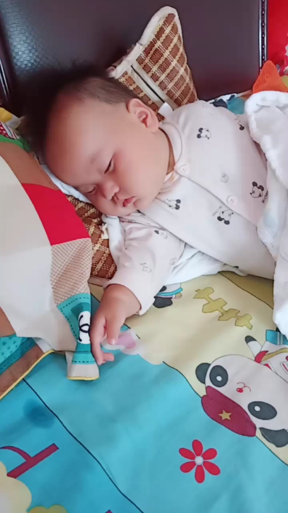 小妹妹睡觉了