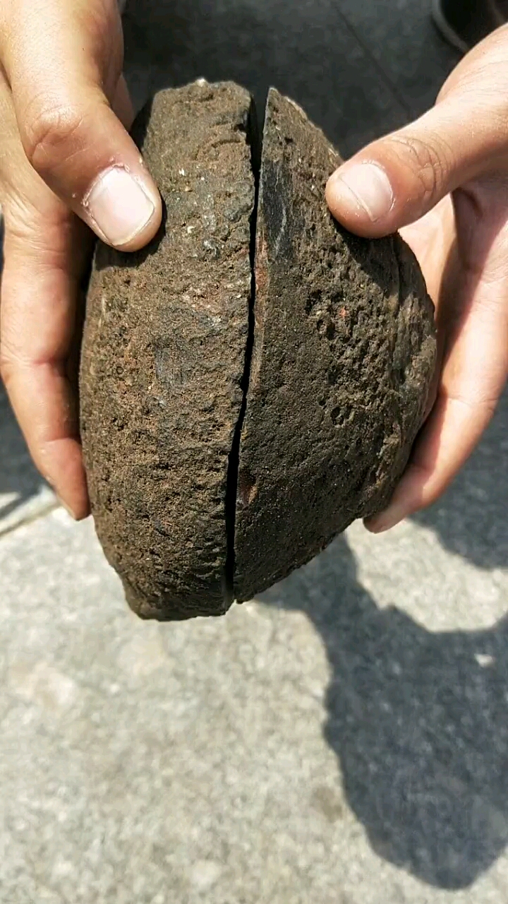 打开一块千年灵石,看看里面会是什么样子的