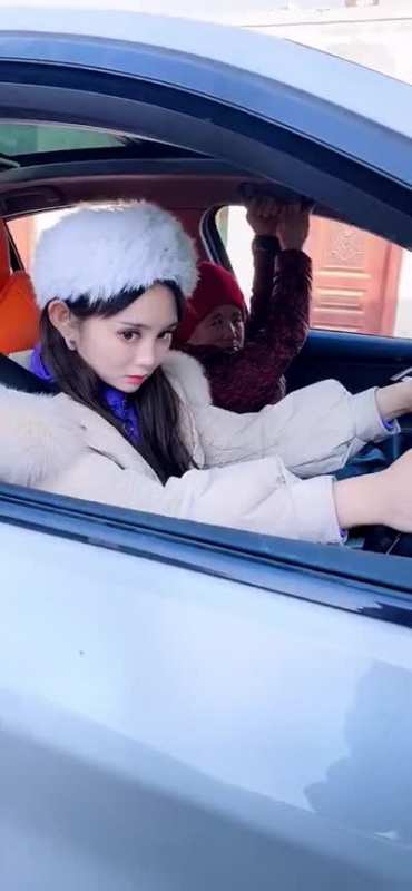 二货媳妇,三年才拿下驾照,当她准备出去显摆时,一家人都不淡定了