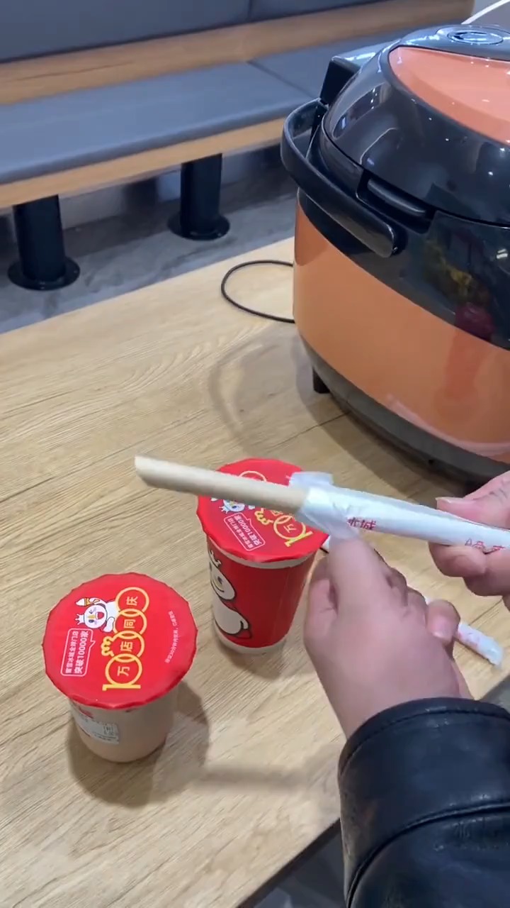 蜜雪冰城纸吸管打开的正确方式#仪式感不能少#一杯奶茶的快乐