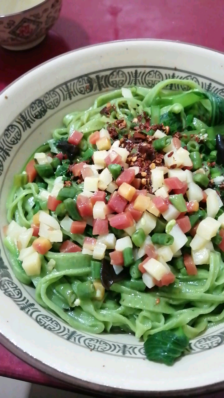 油泼面(菠菜面)