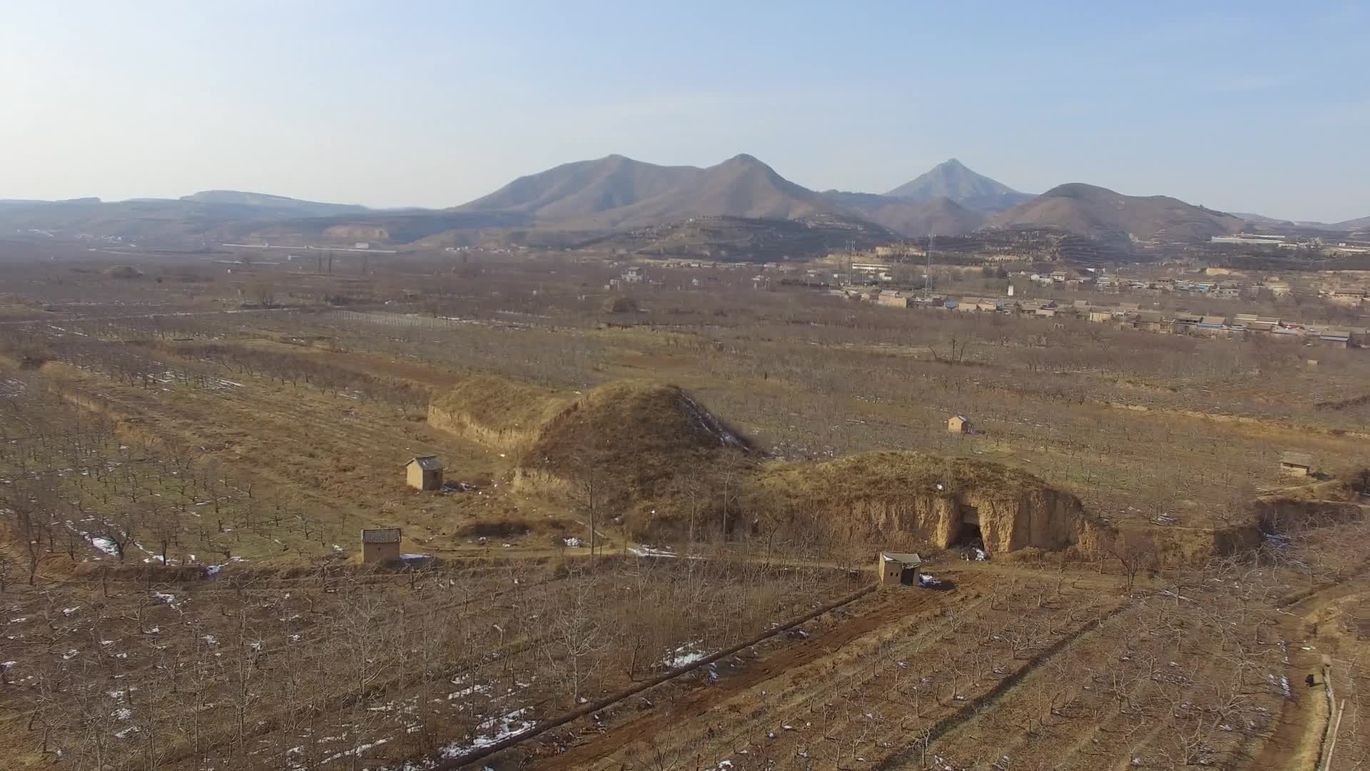 唐昭陵陪葬墓区:航拍李靖墓,起冢象铁山和积石山