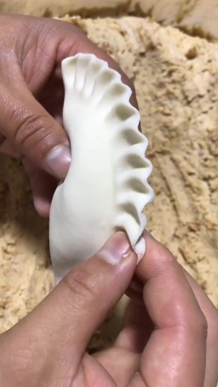 进来教你花边饺子包法