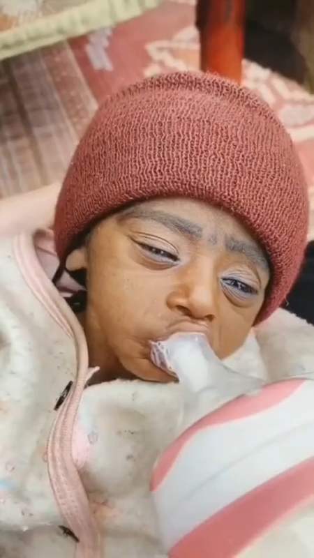 #搞笑段子剧#一胎生了两个,也不知道为啥一个好白,一个好黑好丑-度小