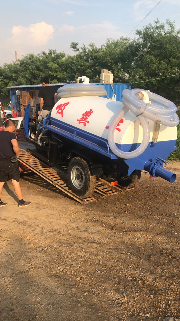 乡村生活#新农村改厕专用小型吸粪车!