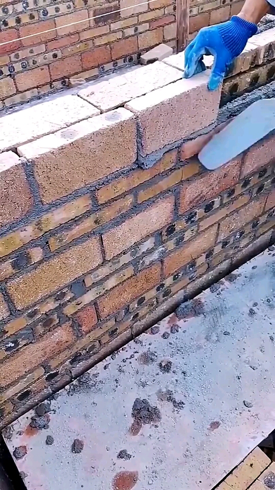 18墙立砖,师傅慢工出细活!