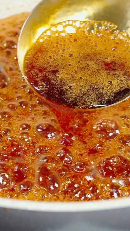 什么是"挂霜,拔丝,琉璃,糖色"糖色是用油还是用水炒?用冰糖还是白糖?