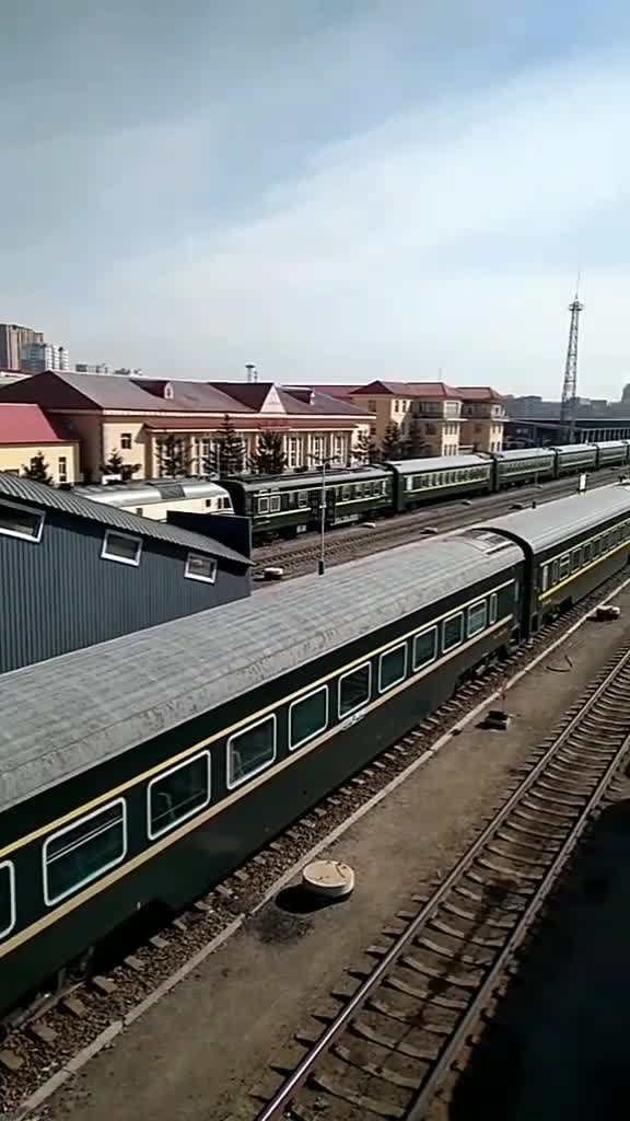 北安站,2126次丹东齐齐哈尔进北安站,k7054龙镇哈尔滨准备北安站出发