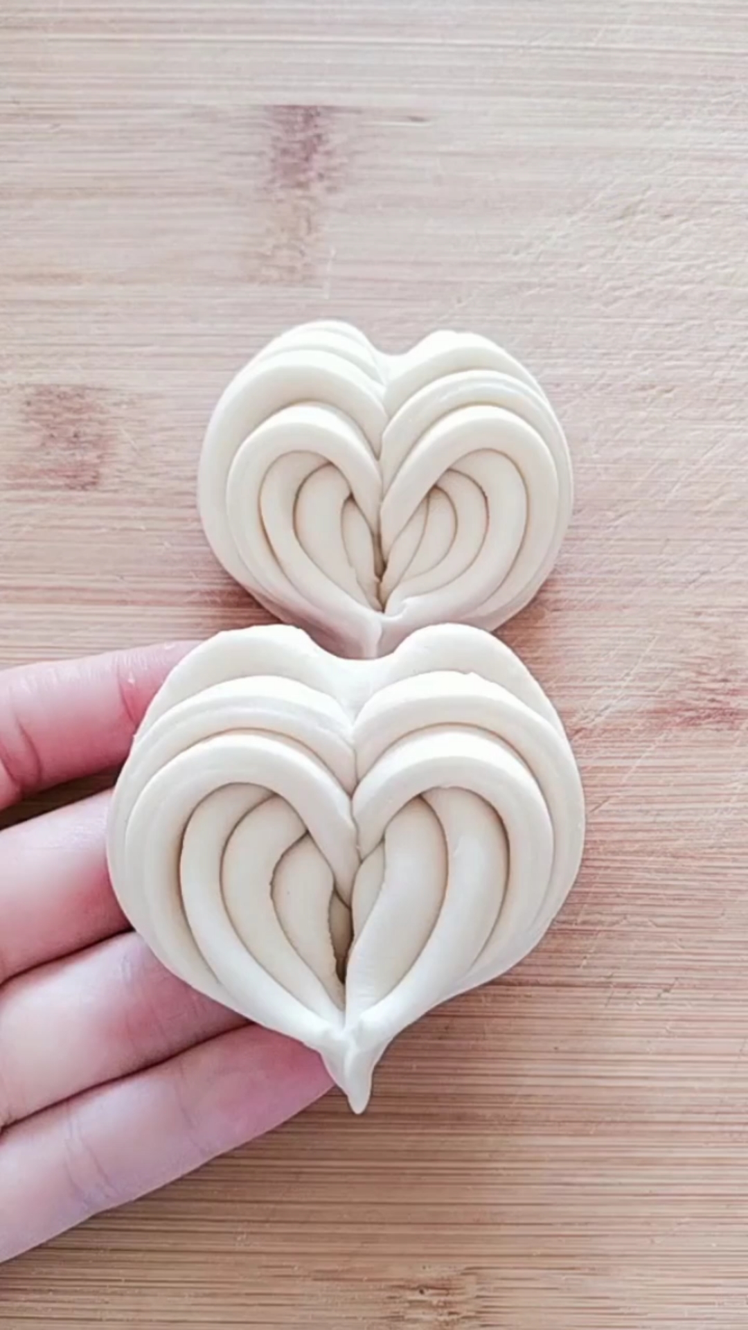 漂亮的爱心花卷