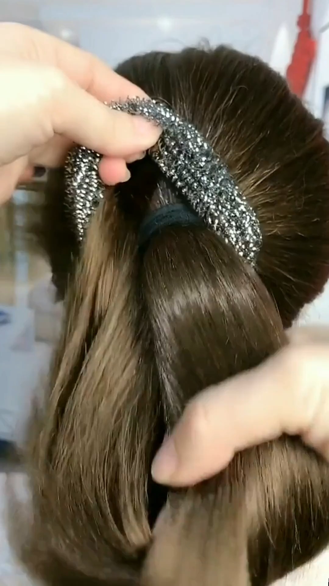 这是一款新的发型用钢丝做的丸子头女孩子学起来吧