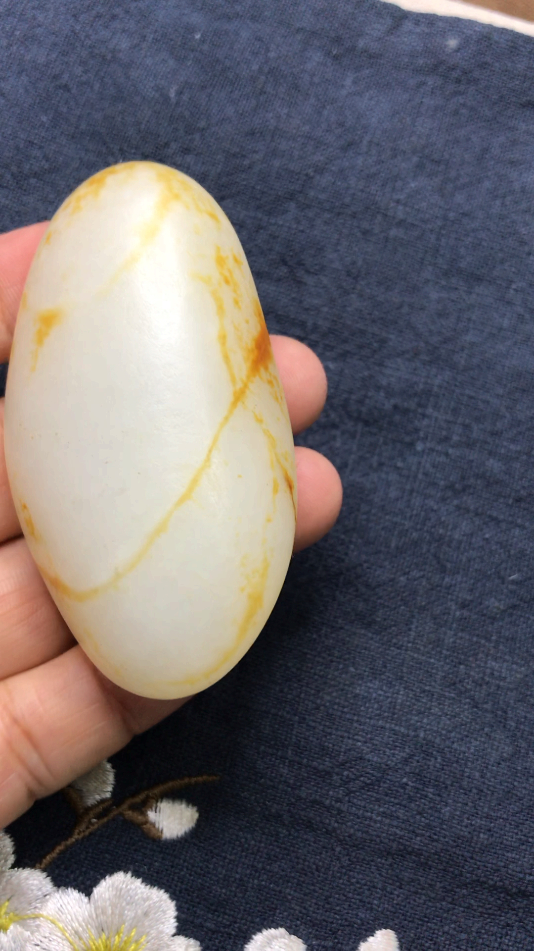 新疆和田玉籽料原石手把件