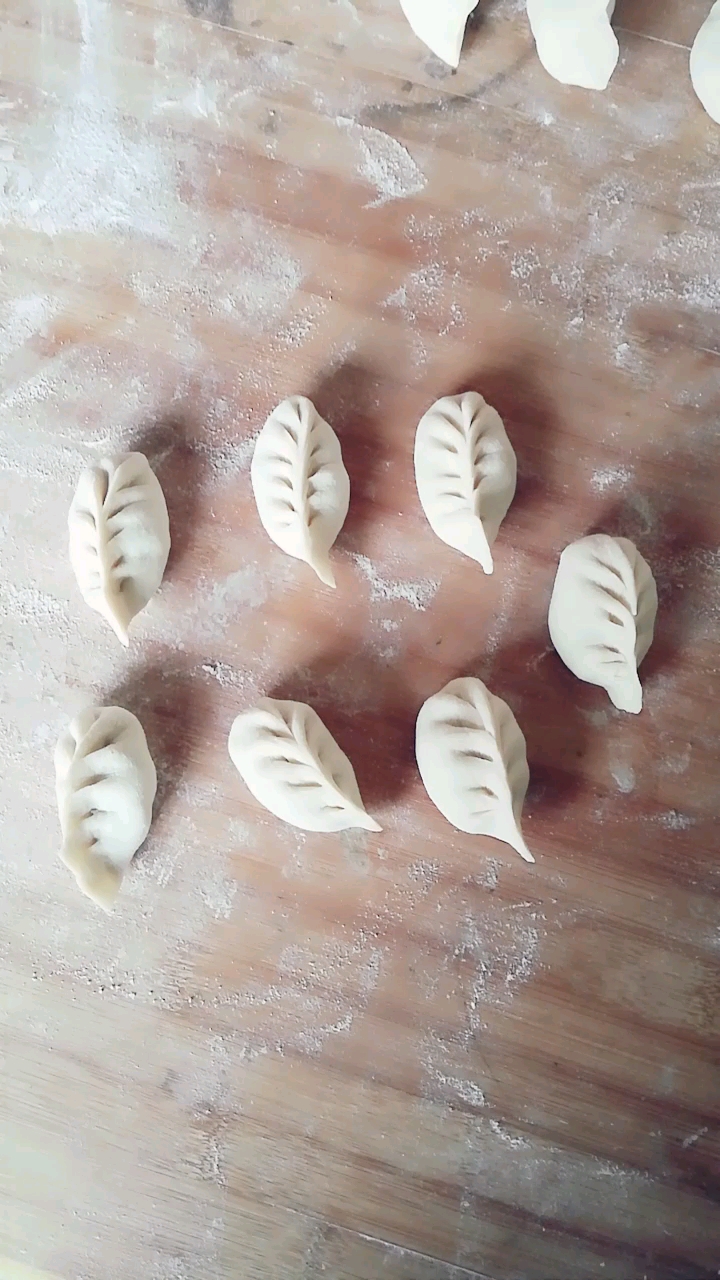 看我包的柳叶水饺,好看吗?