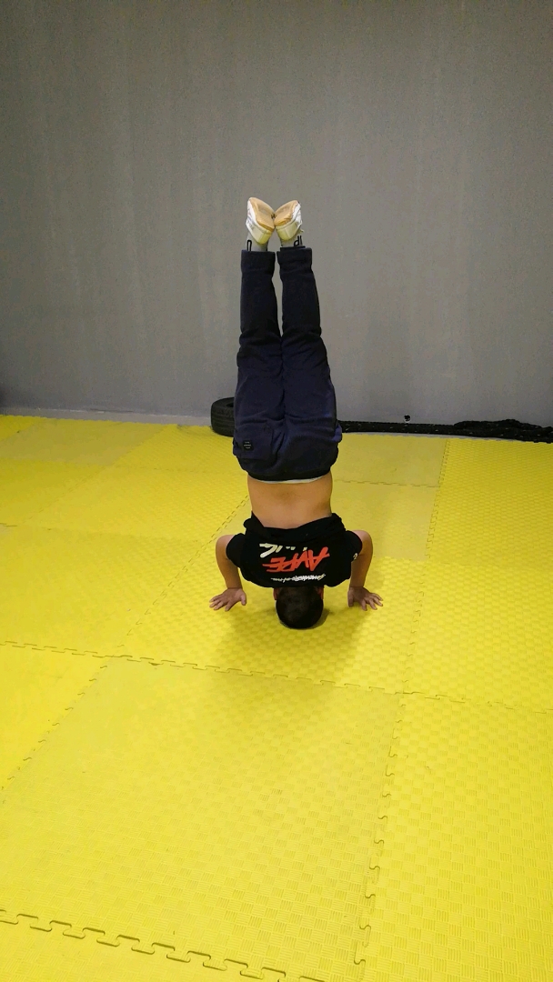 三角倒立,奋斗的青春