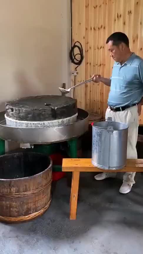 电动磨豆腐,手工做豆腐,做出来的豆腐豆香味超浓.