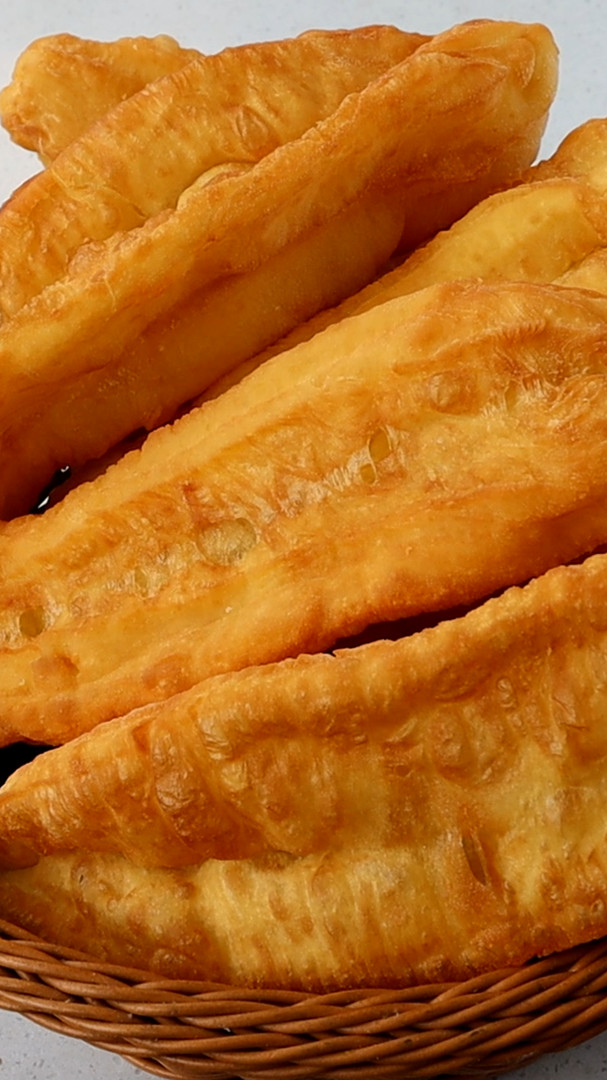 教您在家炸油条,做法配方告诉你,蓬松柔软,做法超简单