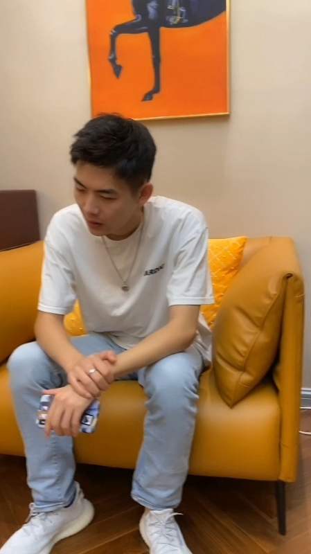 19万国乒大蟒许昕浪的飞起,观众笑死了,对手气的脸色苍白18.