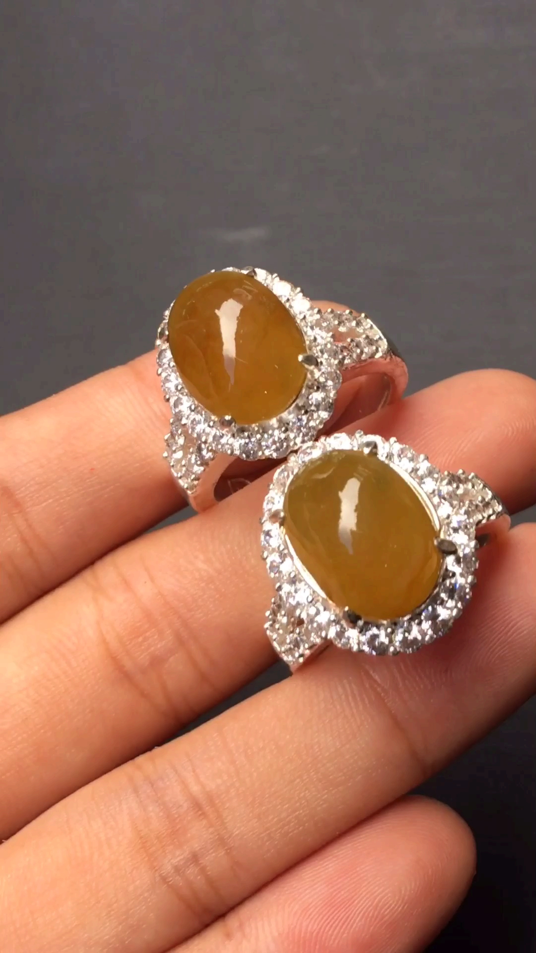 林志玲结婚了!#高冰飘花鸽子蛋黄翡戒面