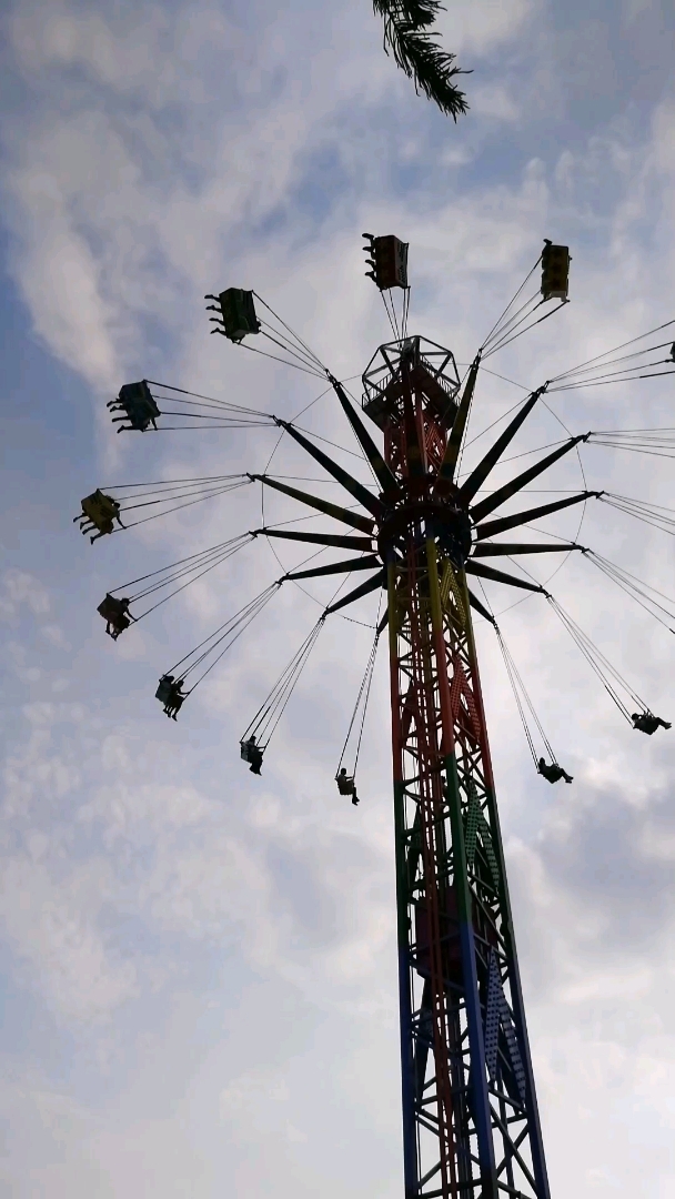 这么高的旋转秋千,你做过吗?