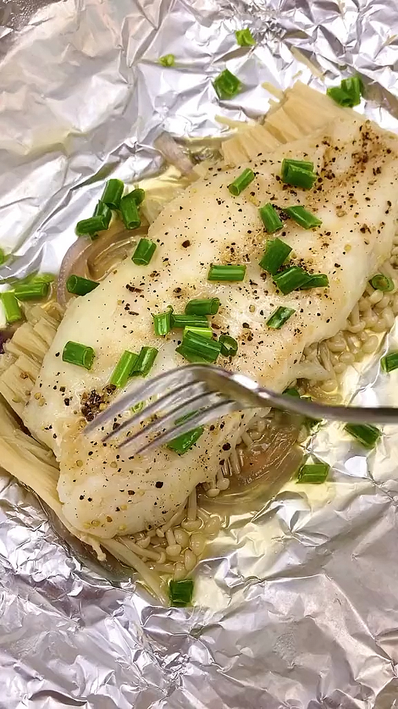 再不减肥就晚了#明星赵丽颖推荐的锡纸烤龙利鱼,鱼肉嫩滑多汁,蛋白质