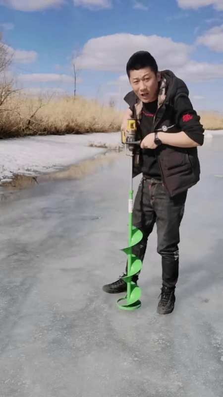 手工制作的钻机,万万没想到,这劲头还挺大!