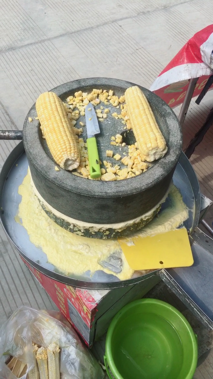 榨玉米石磨